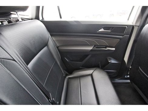 Used 2022 Volkswagen Atlas Cross Sport SE FWD image 14