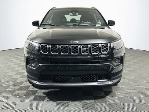 Used 2025 Jeep Compass Latitude w/ Convenience Group AWD/4WD image 3