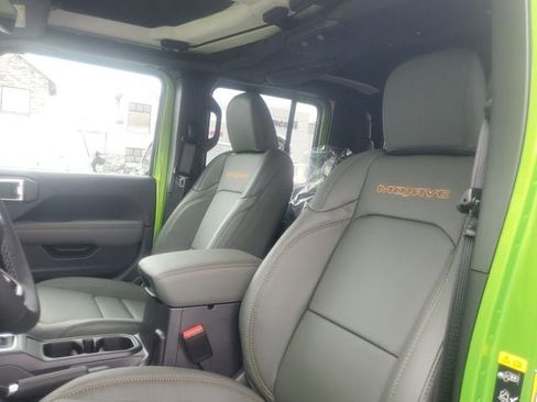 New 2025 Jeep Gladiator Mojave image 16