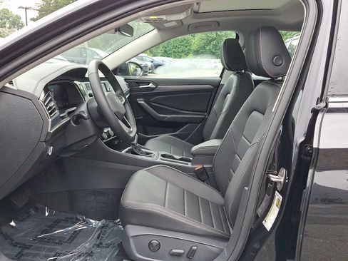 Used 2023 Volkswagen Jetta SE w/ Panoramic Sunroof Package FWD image 17