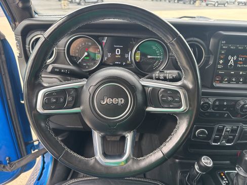 Used 2023 Jeep Wrangler Unlimited Sahara w/ Cold Weather Group AWD/4WD image 18