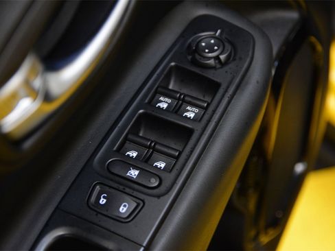 Used 2018 Jeep Renegade Altitude image 12