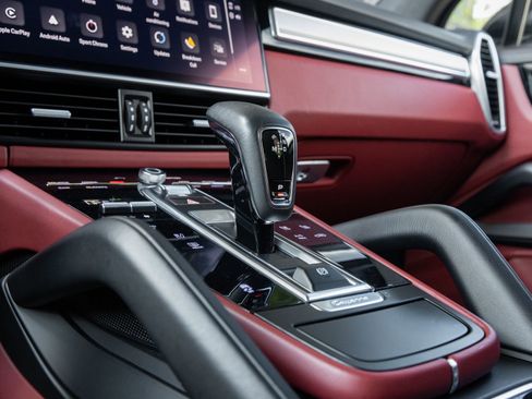 Certified 2023 Porsche Cayenne Platinum Edition AWD/4WD image 27