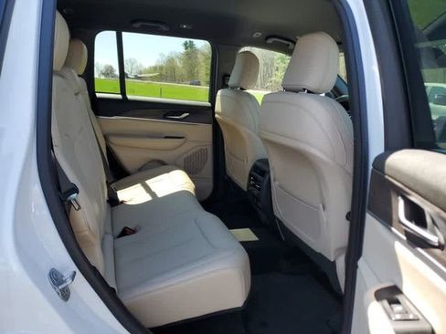 Used 2023 Jeep Grand Cherokee Limited AWD/4WD image 22