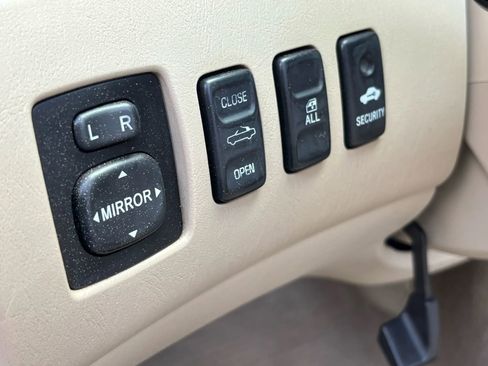 Used 2006 Toyota Solara SLE image 36