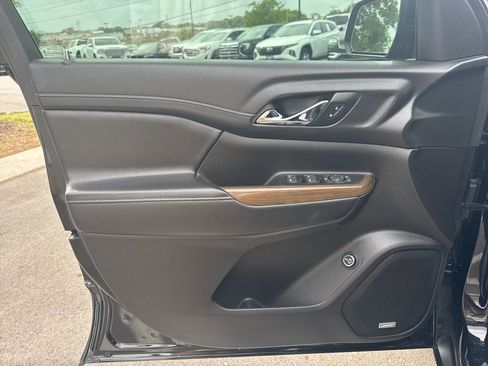 Used 2023 GMC Acadia SLE w/ Driver Convenience Package FWD image 10