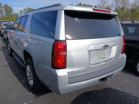 Used 2018 Chevrolet Suburban LT image 2