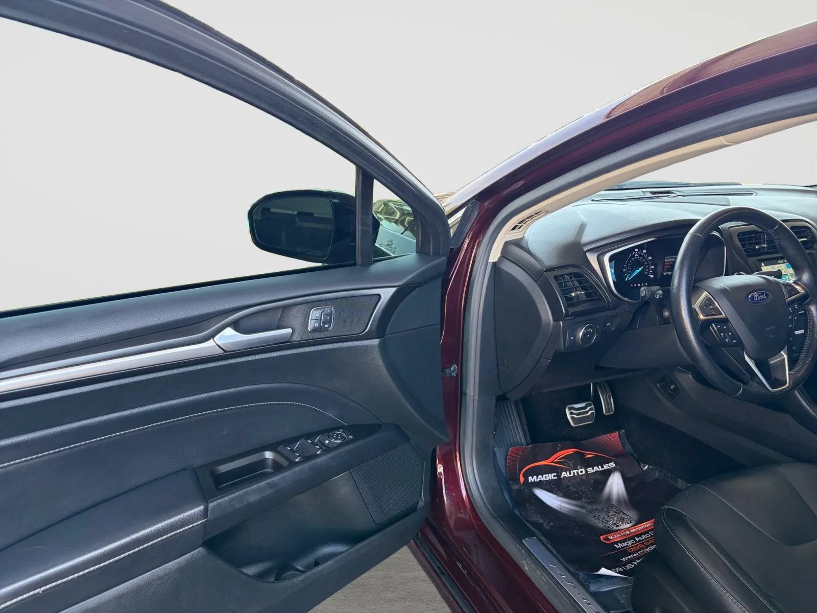 Used 2017 Ford Fusion Titanium FWD image 11