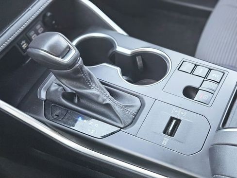 Used 2024 Toyota Highlander LE image 26