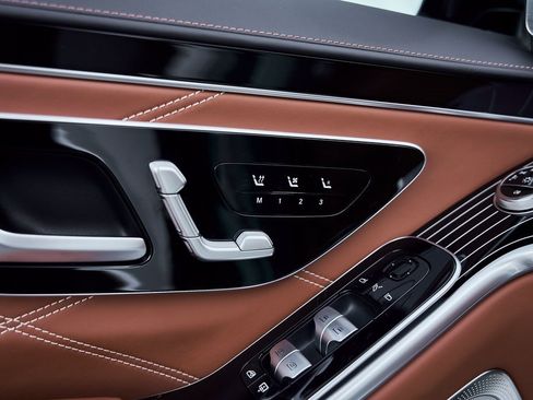 Used 2026 Mercedes-Benz Maybach S 680 4MATIC image 40