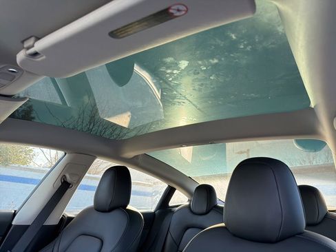 Used 2023 Tesla Model 3 Standard Range image 11