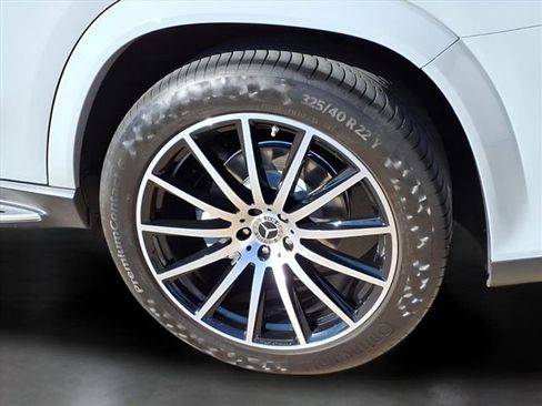 Used 2024 Mercedes-Benz GLS 580 4MATIC image 28