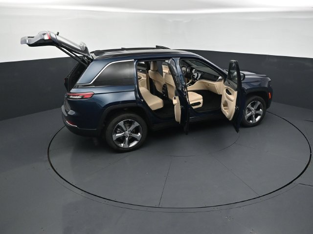 New 2026 Jeep Grand Cherokee Limited w/ Trailer Tow Package AWD/4WD image 30