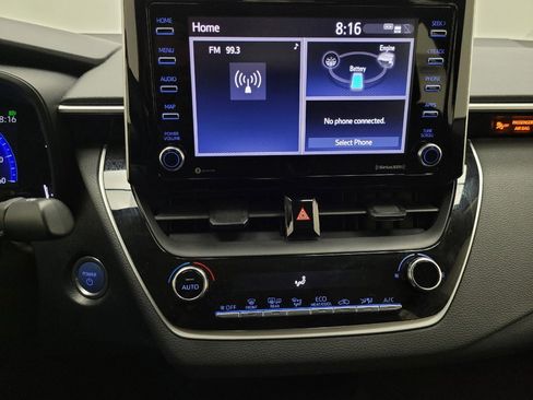 Used 2021 Toyota Corolla LE image 25