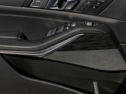 Used 2022 BMW X7 xDrive40i w/ M Sport Package image 20