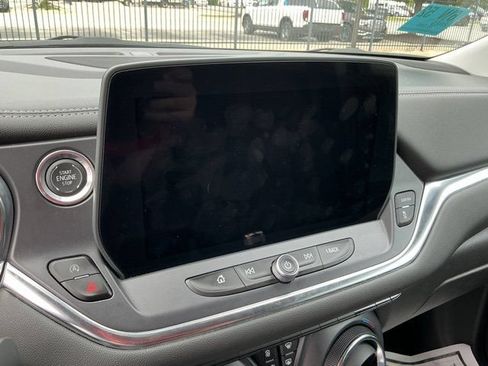Used 2025 Chevrolet Blazer LT FWD image 23