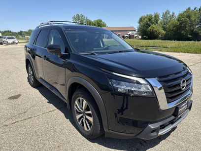 Used 2023 Nissan Pathfinder SL