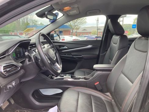 Used 2023 Chevrolet Bolt EUV LT w/ Convenience Package FWD image 3