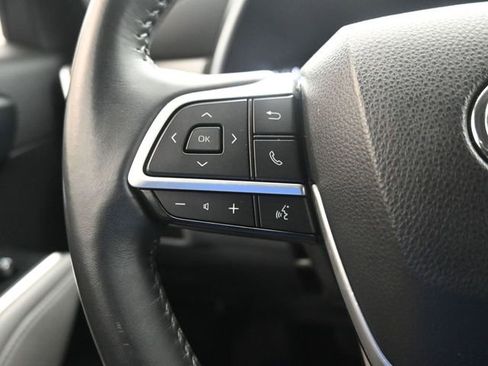 Used 2023 Toyota Highlander XLE image 13
