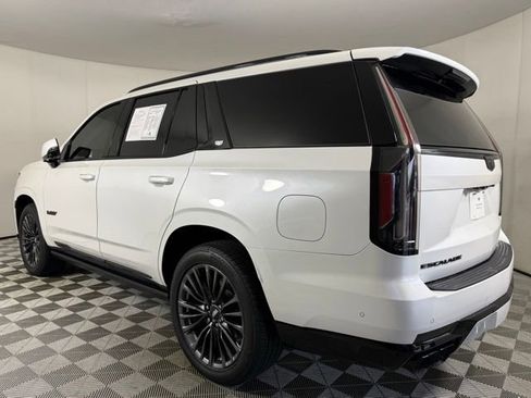 Used 2023 Cadillac Escalade V AWD/4WD image 4