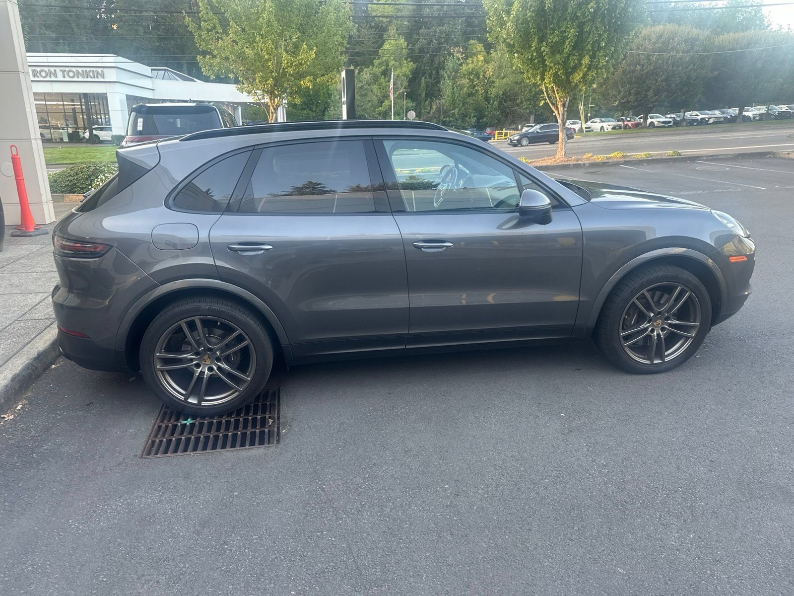 Used 2023 Porsche Cayenne AWD/4WD image 6