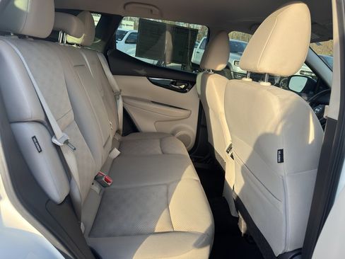 Used 2022 Nissan Rogue Sport SV image 17