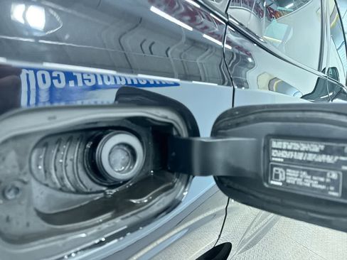 Used 2023 Volvo XC60 B5 Plus image 40