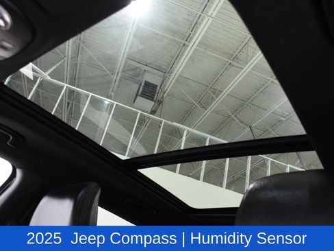 Used 2025 Jeep Compass Latitude w/ Sun & Sound Group AWD/4WD image 9