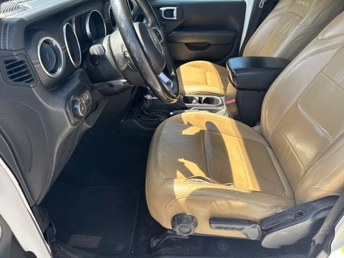 Used 2018 Jeep Wrangler Unlimited Sahara w/ Cold Weather Group AWD/4WD image 9