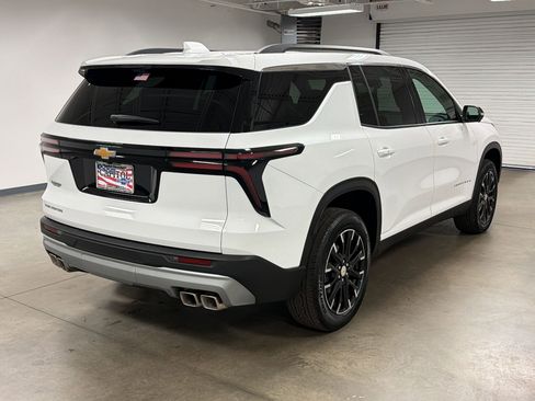 New 2026 Chevrolet Traverse LT w/ Sun and Wheel Package FWD image 8