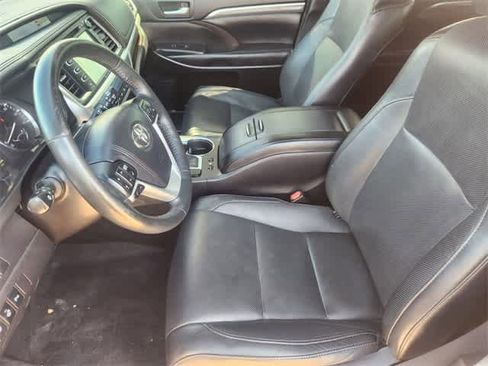 Used 2017 Toyota Highlander Limited Platinum image 11