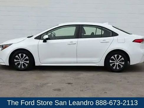 Used 2021 Toyota Corolla LE FWD image 3
