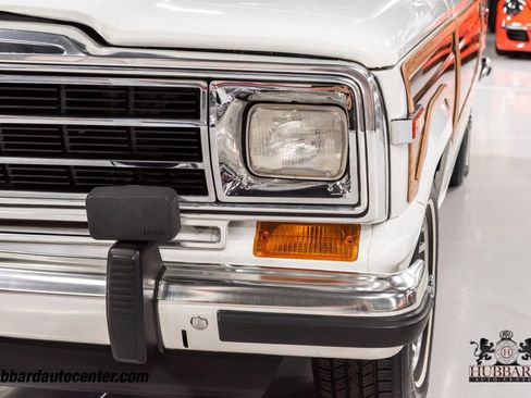 Used 1991 Jeep Grand Wagoneer 4dr Wagon 4WD image 28