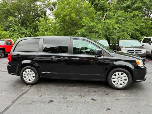 Used 2019 Dodge Grand Caravan SE FWD image 5