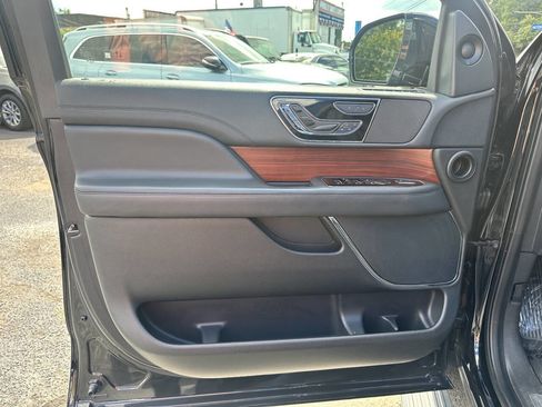 Used 2022 Lincoln Navigator Reserve image 16