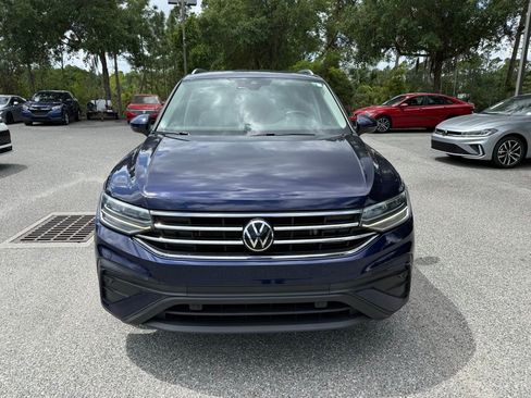 Used 2023 Volkswagen Tiguan SE image 2