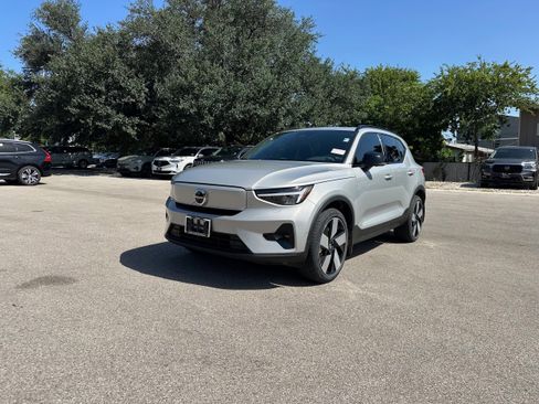 Certified 2023 Volvo XC40 Recharge Plus image 2
