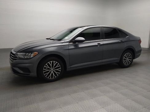 Used 2021 Volkswagen Jetta SE w/ SE Cold Weather Package image 2