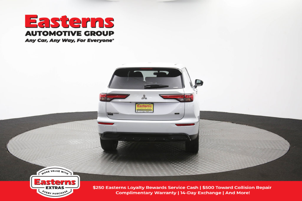 Used 2023 Mitsubishi Outlander SE Black Edition AWD/4WD image 39