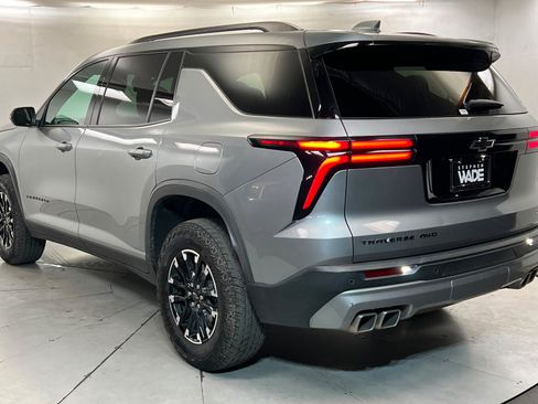 Used 2025 Chevrolet Traverse Z71 AWD/4WD image 3