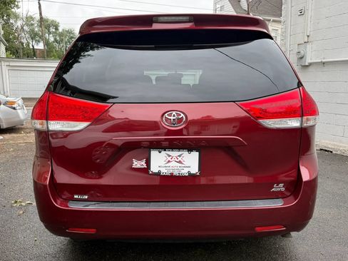Used 2014 Toyota Sienna LE AWD/4WD image 5