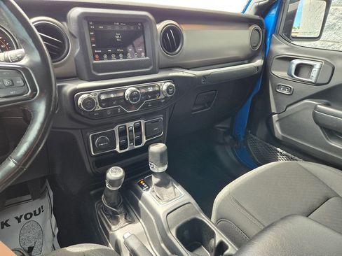 Used 2021 Jeep Gladiator Sport AWD/4WD image 25