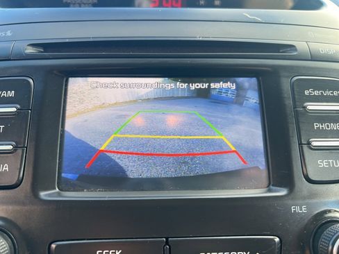 Used 2015 Kia Sorento LX image 19