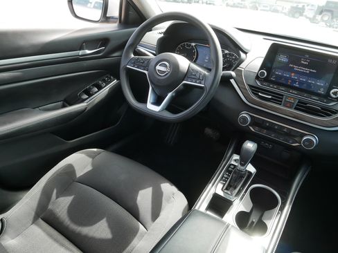 Used 2023 Nissan Altima 2.5 SV FWD image 9