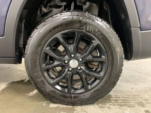 Used 2014 Jeep Cherokee Latitude w/ Cold Weather Group image 4