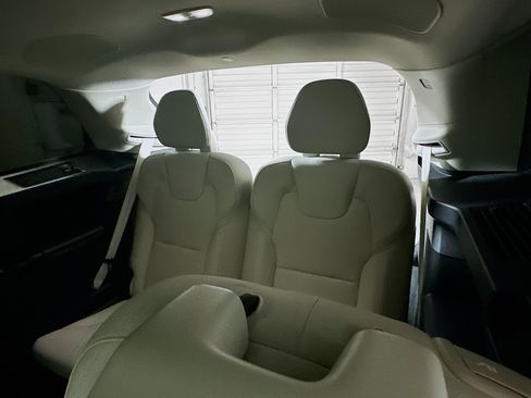 Used 2024 Volvo XC90 B6 Plus image 30