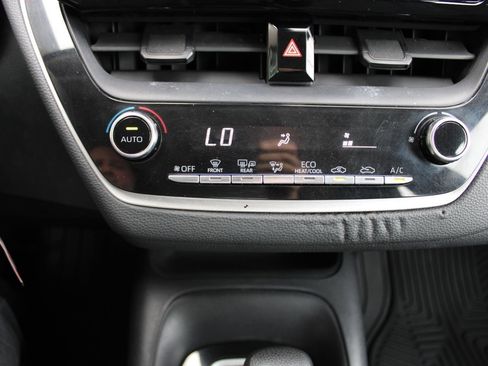 Used 2020 Toyota Corolla LE image 19