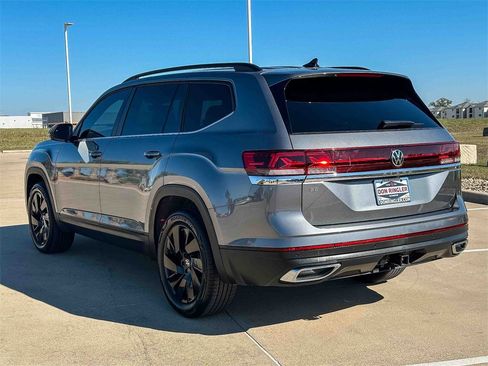Used 2024 Volkswagen Atlas SE image 5