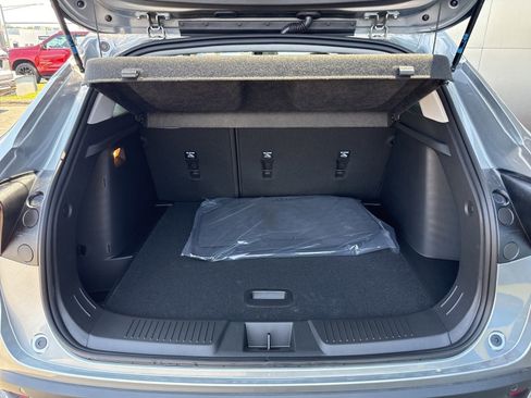 New 2026 Chevrolet Trax LT w/ Sunroof Package image 11