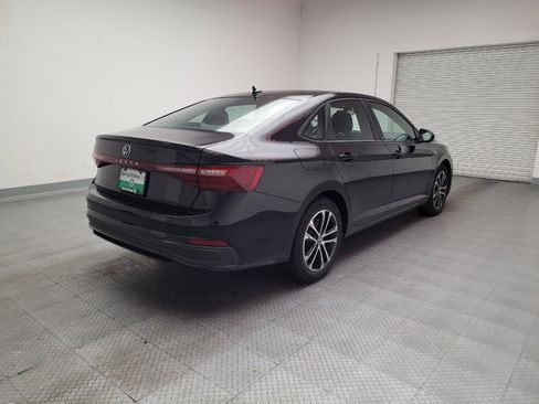 Used 2025 Volkswagen Jetta Sport image 9